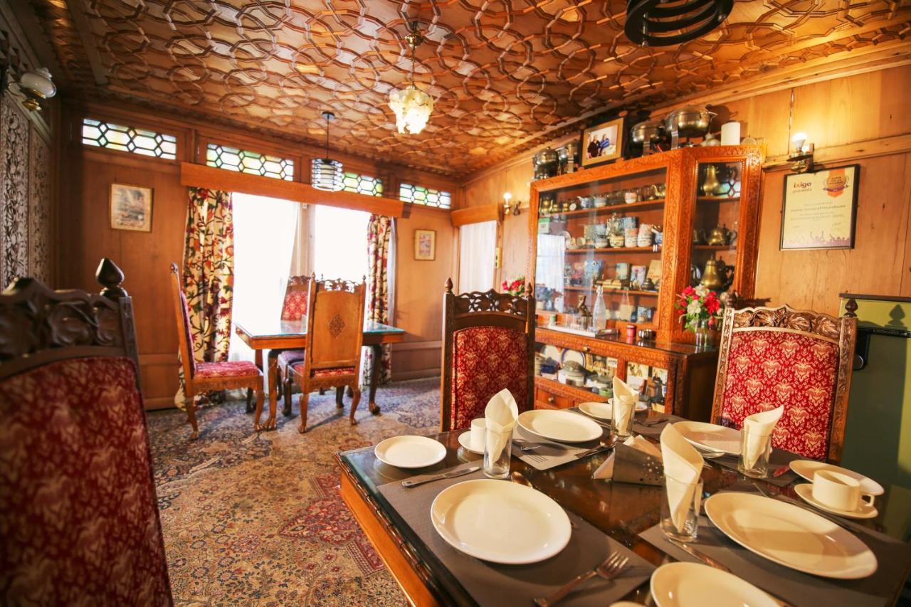The Shelter Group Of Houseboats & Tour Organiser Srīnagar Exteriör bild