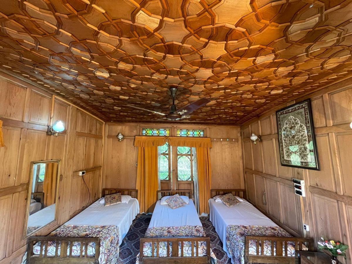 The Shelter Group Of Houseboats & Tour Organiser Srīnagar Exteriör bild